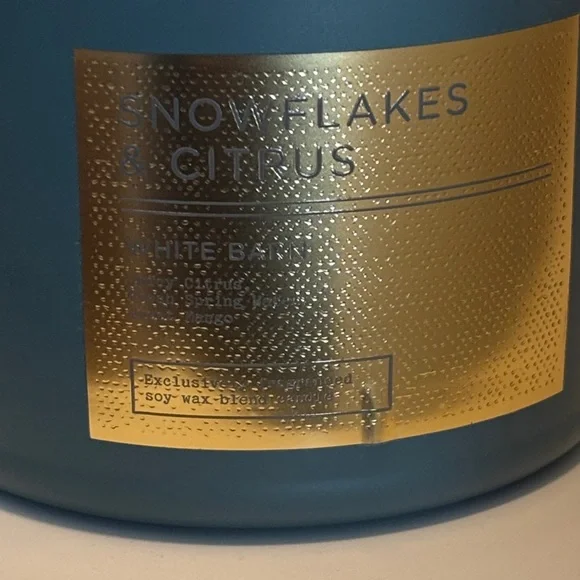 White Barn Snowflakes & Citrus Candle - NWT - Picture 2 of 4
